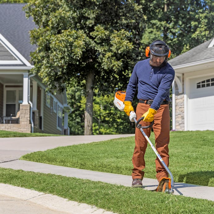 Stihl FCA 80 CORDLESS LAWN EDGER w/ AL101 & AK30