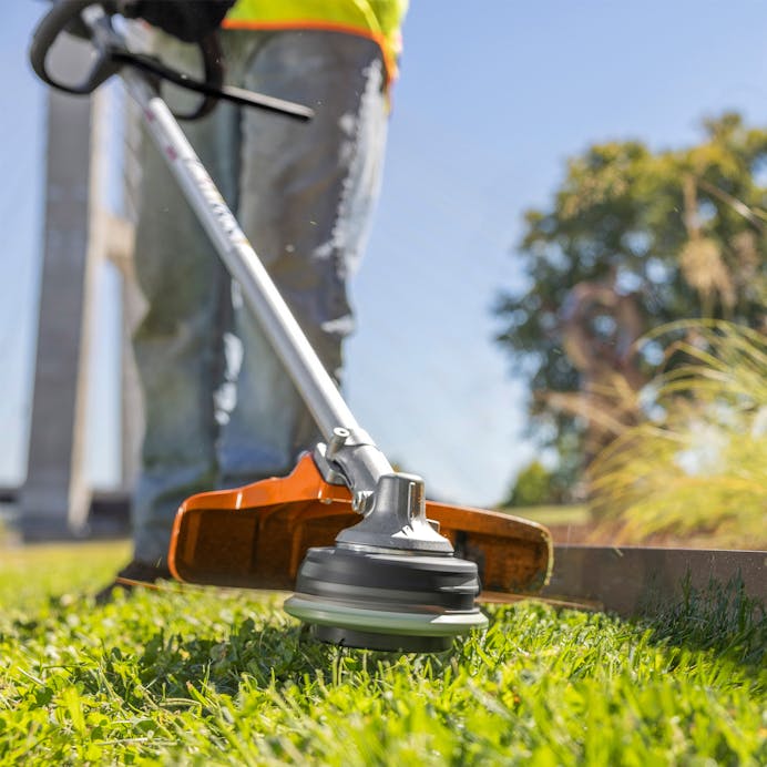 STIHL® FSA 135 R W/ 2 AP 300 S & 1 AL 301