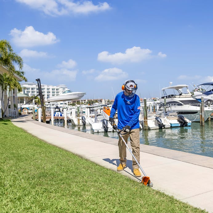 STIHL® FCA 140 Trimmer