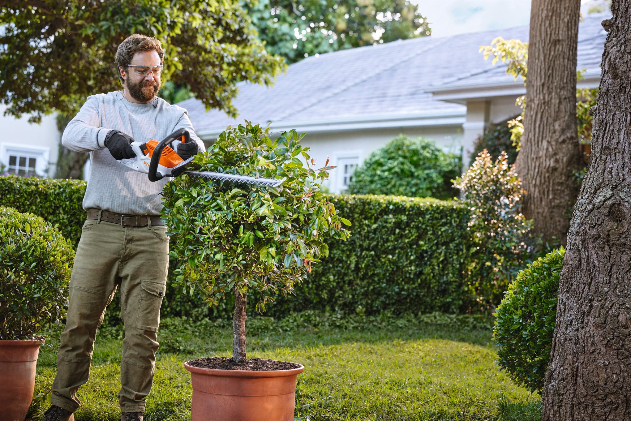 STIHL® HSA 40 Cordless Hedge Trimmer - AS System