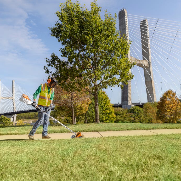 STIHL® FCA 135 Cordless lawn edger