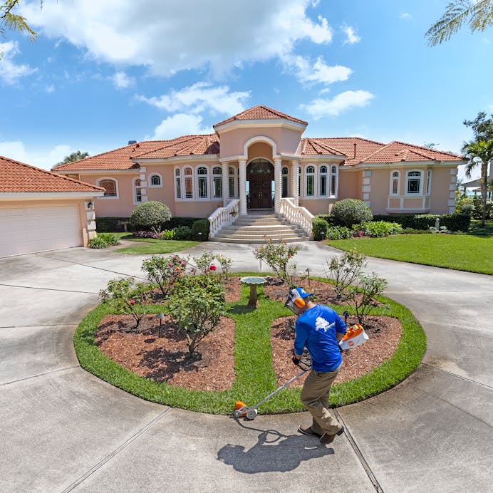 STIHL® FCA 135 Cordless lawn edger