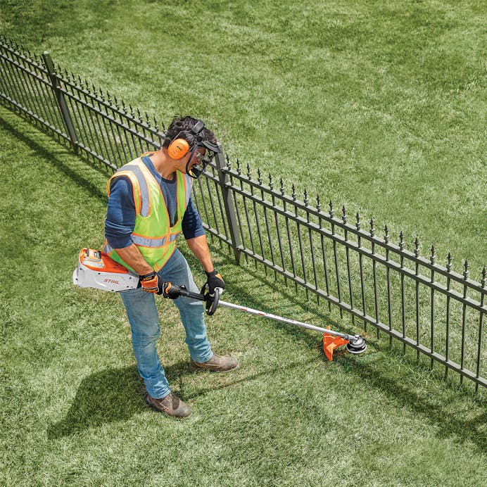 STIHL® FSA 135 R W/ 2 AP 300 S & 1 AL 301