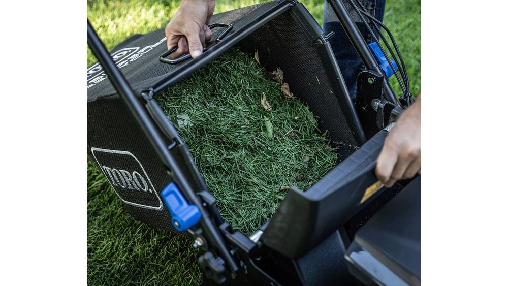 Toro 21 in. (53 cm) Super Recycler® w/Personal Pace® & SmartStow® Gas Lawn Mower (21565)