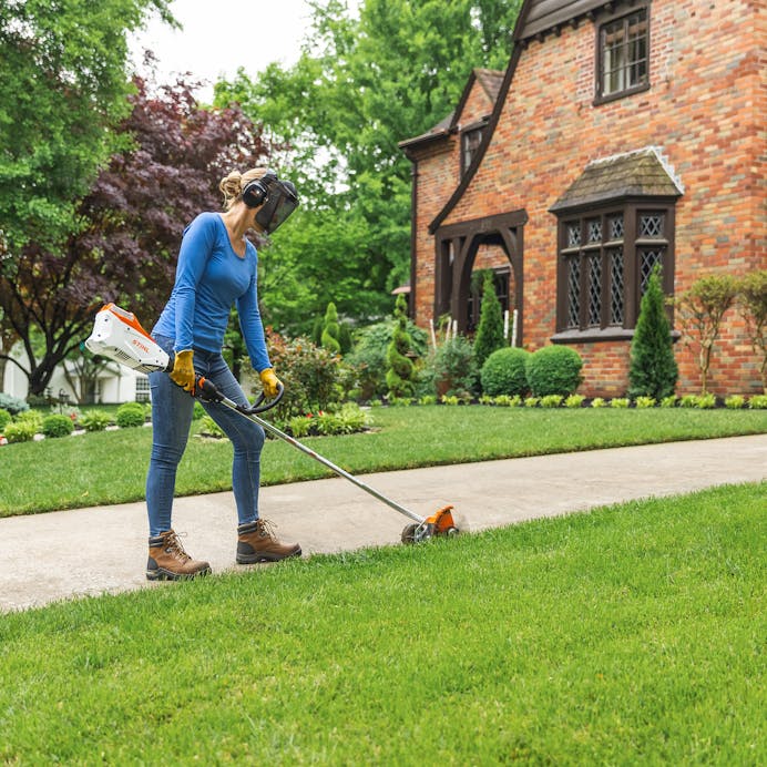 STIHL® FCA 135 Cordless lawn edger