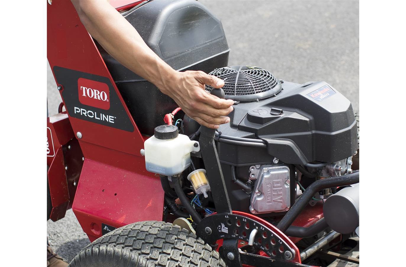 Toro PROLINE™ 54 in. (137 cm) Mid-Size Mower (44427)