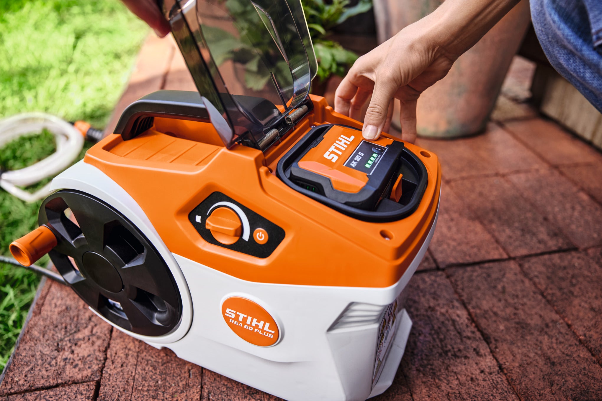 STIHL® REA 60 PLUS Cordless Pressure Washer