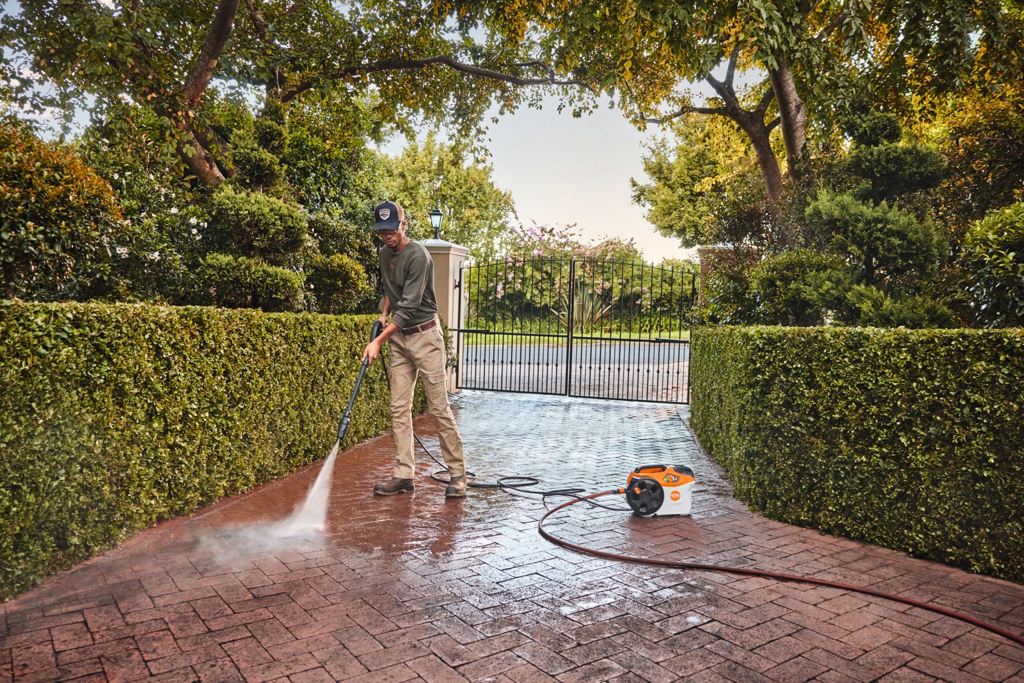 STIHL® REA 100 PLUS Cordless Pressure Washer